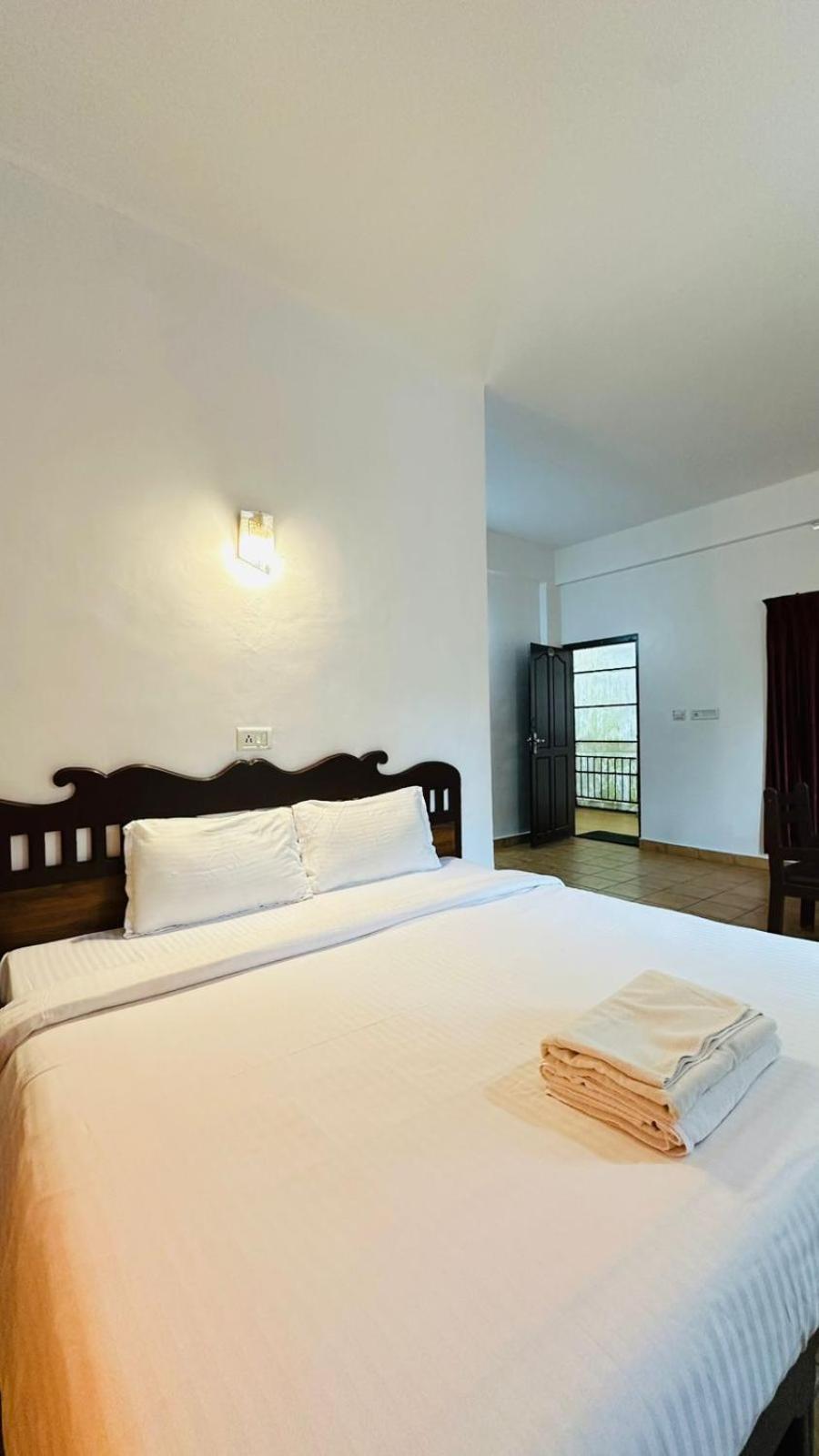 Wild Elephant Resort Kallar Vattiyar Exterior photo