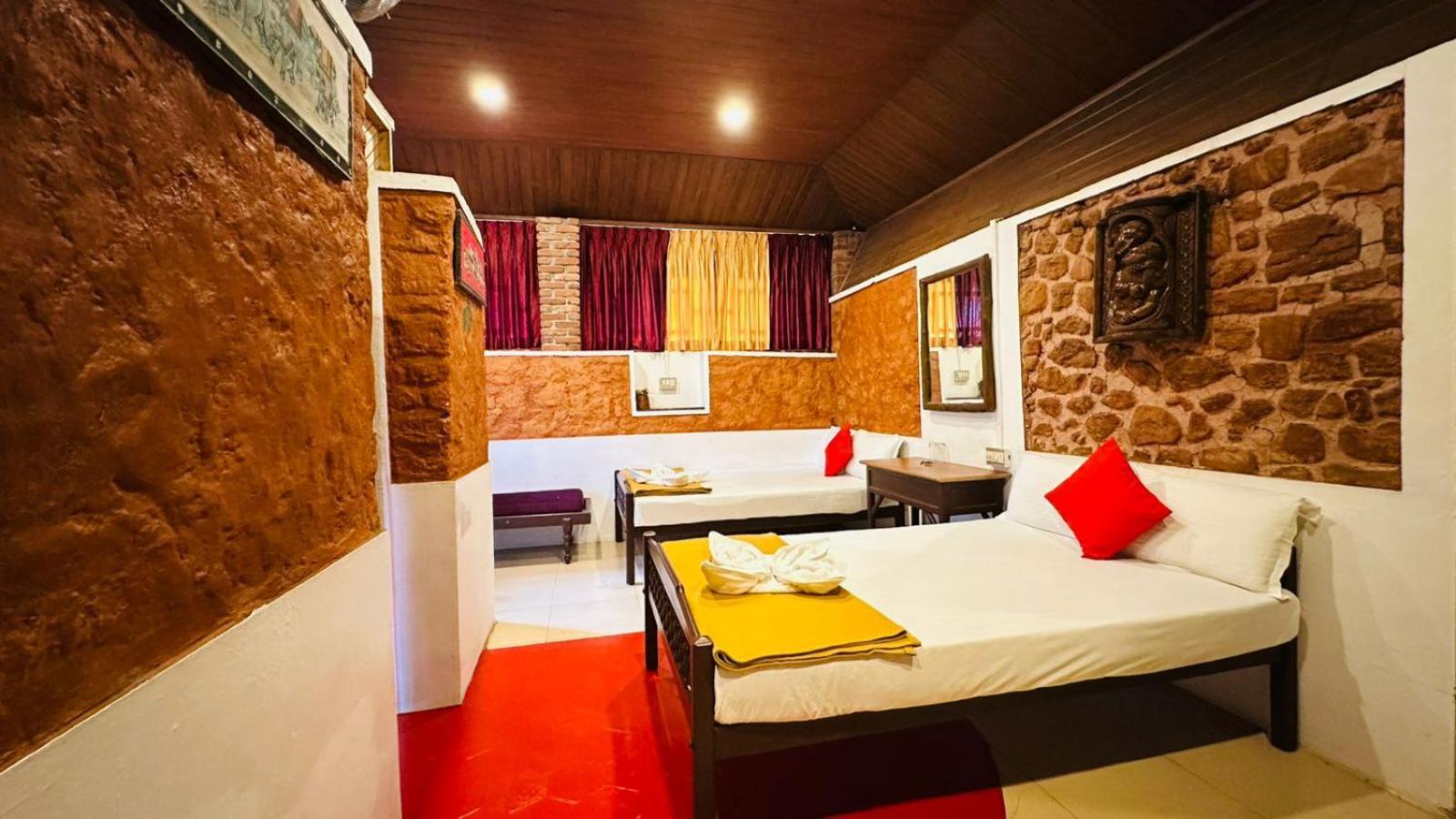 Wild Elephant Resort Kallar Vattiyar Exterior photo